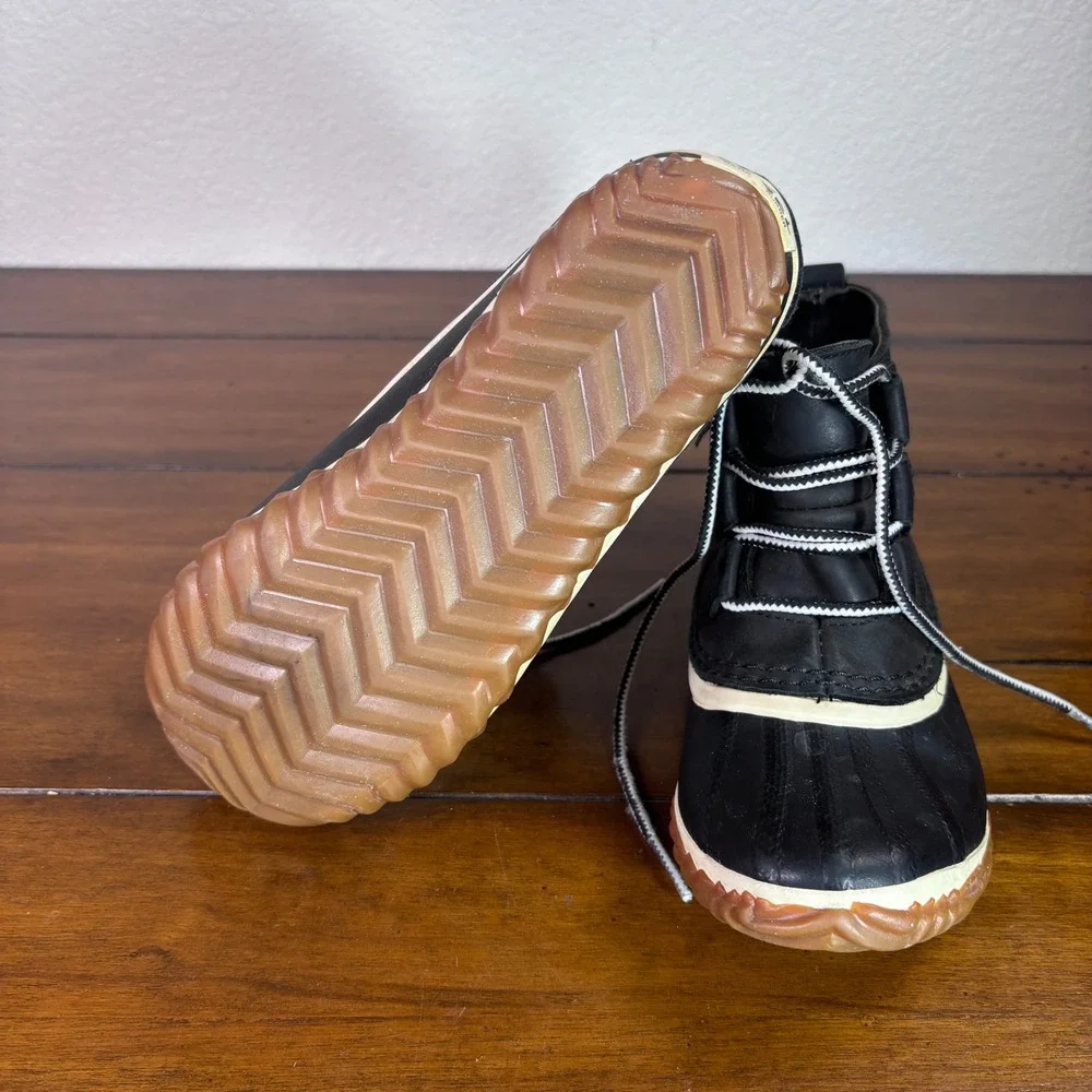 Sorel Out N About Duck Boots Kids 5 Black Leather Waterproof NL2133-011 Rain